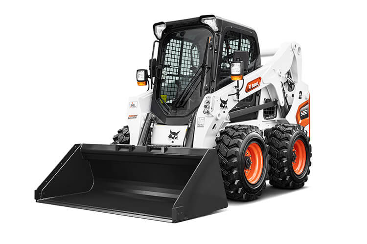 Carga de vuelco: 2.455 kgs</br> Potencia del motor: 55,3 kW</br> Peso operativo: 3.778 kgs